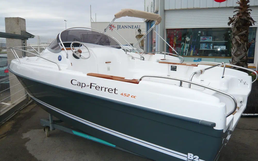 slider 1 B2 Marine Cap Ferret 472