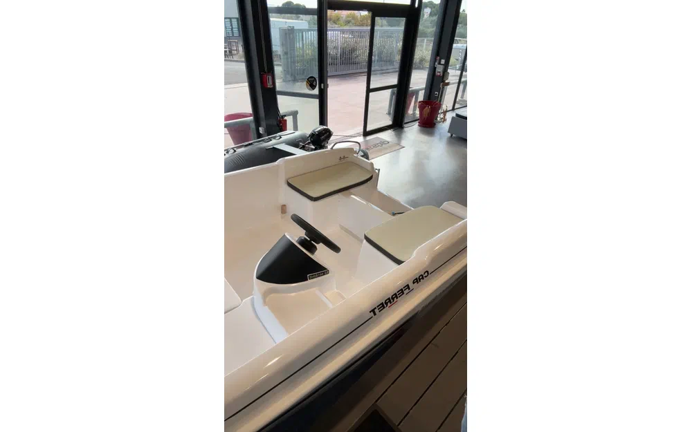 slider 3 B2 Marine Cap Ferret 472