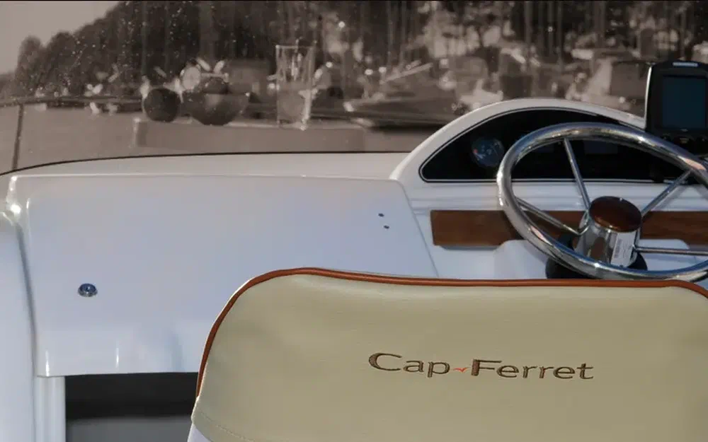 slider 4 B2 Marine Cap Ferret 572