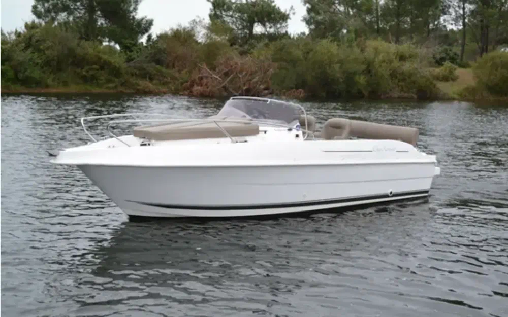 slider 1 B2 Marine Cap Ferret 572 Cruiser
