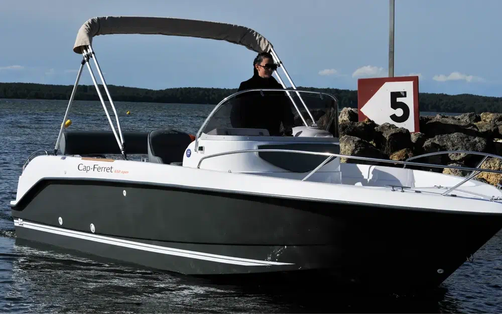 slider 1 B2 Marine Cap Ferret 652