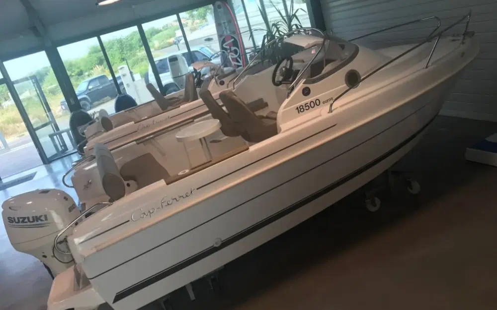 slider 1 B2 Marine Cap Ferret 522