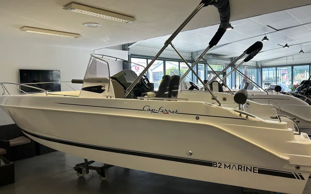 slider 1 B2 Marine Cap Ferret 702