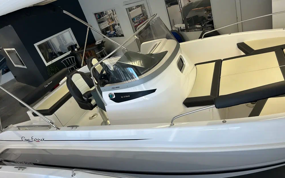 slider 4 B2 Marine Cap Ferret 702