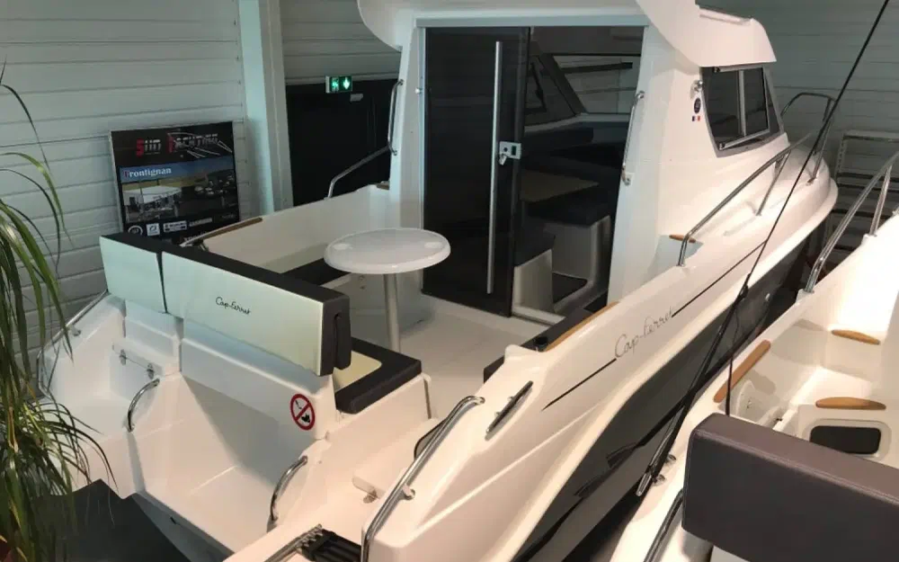 slider 0 B2 Marine Cap Ferret 722