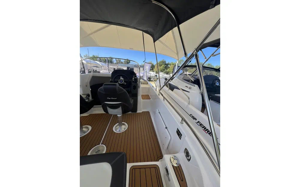 slider 9 B2 Marine Cap Ferret 702