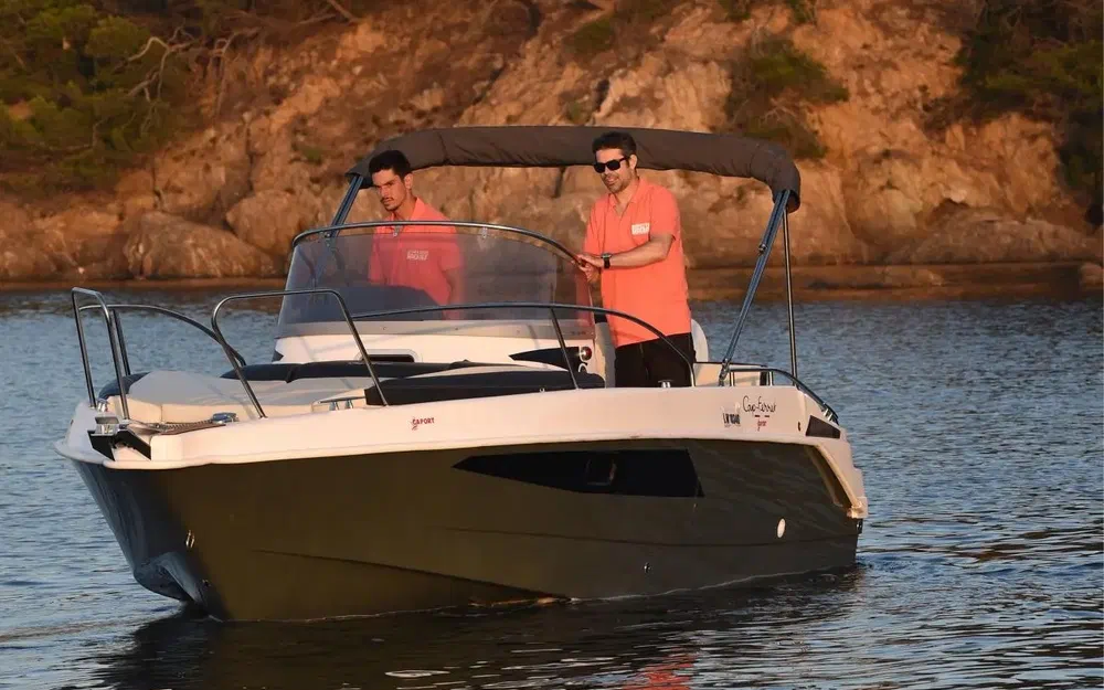 slider 2 B2 Marine Cap Ferret 702