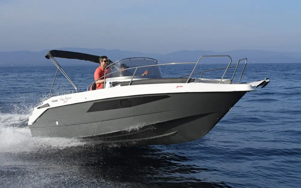 slider 0 B2 Marine Cap Ferret 702