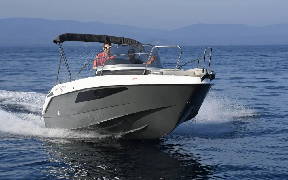 slider 1 B2 Marine Cap Ferret 702