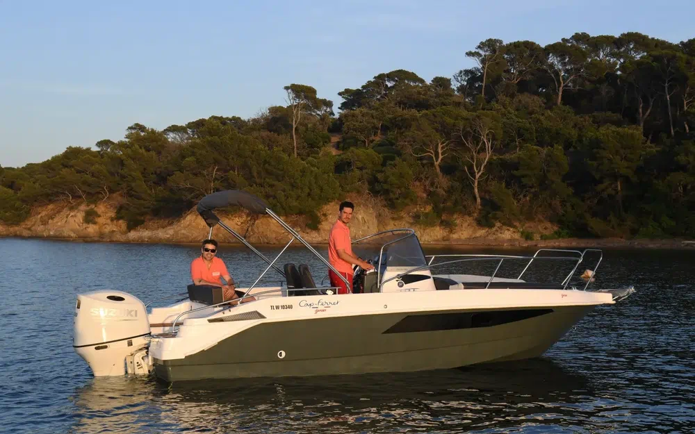 slider 16 B2 Marine Cap Ferret 702