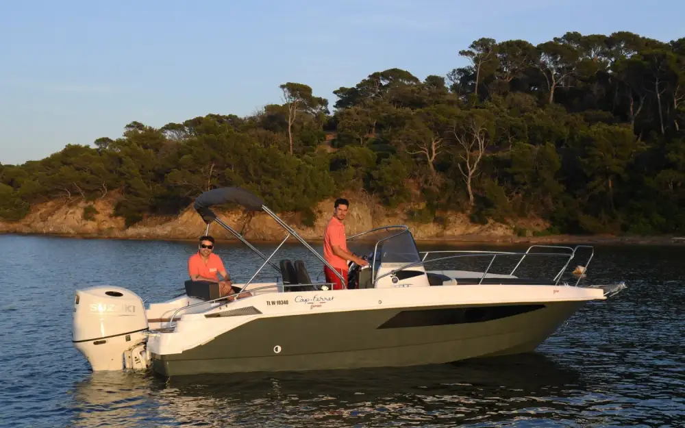 slider 19 B2 Marine Cap Ferret 702 Sun Deck