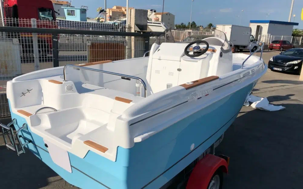 slider 1 B2 Marine Cap Ferret 502