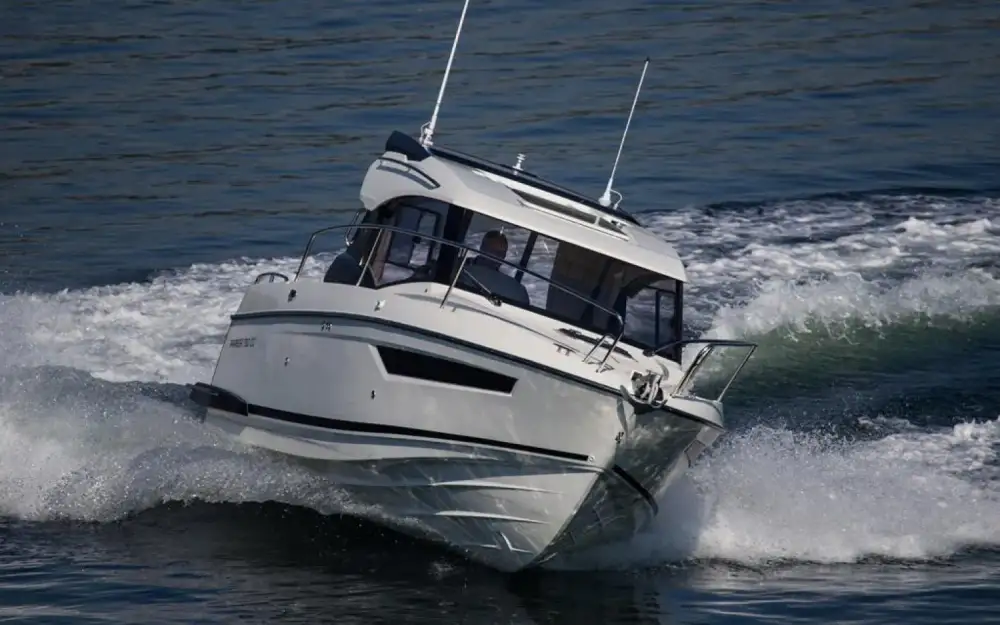 slider 1 Parker  750 Cabin Cruiser