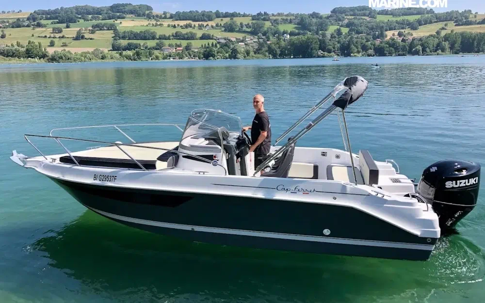 slider 1 B2 Marine Cap Ferret 702