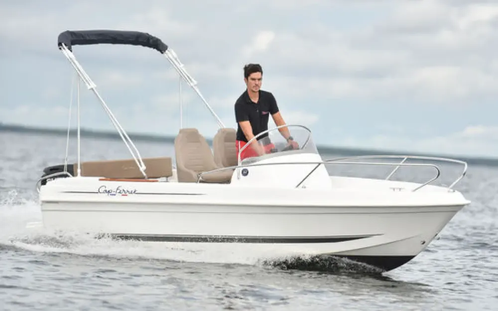 B2 MarineCap Ferret 472 Sun Deck