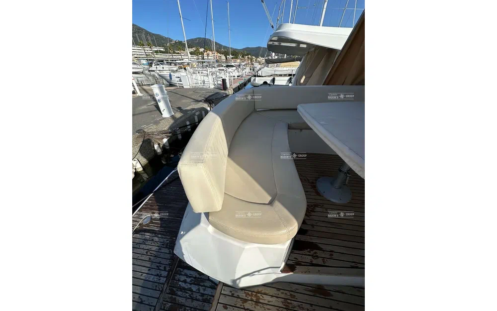 slider 11 Jeanneau Prestige 42