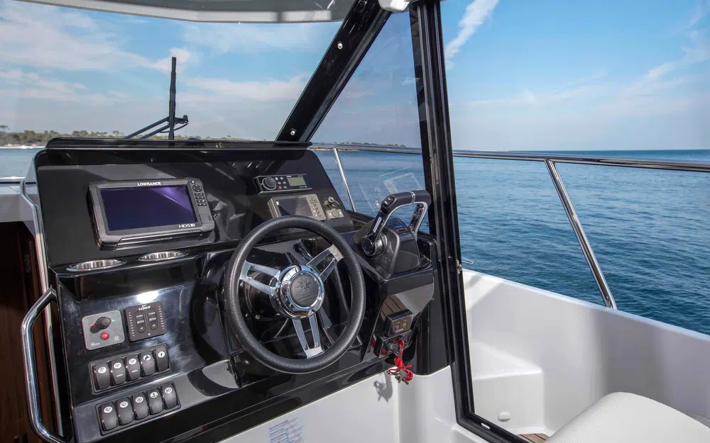 slider 1 Jeanneau Merry Fisher 1095