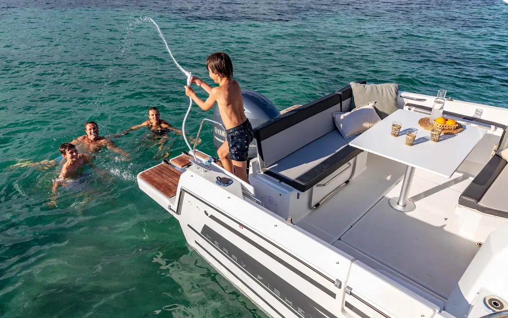 slider 4 Jeanneau Merry Fisher 795