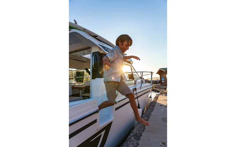 slider 6 Jeanneau Merry Fisher 795