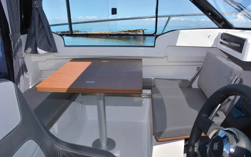 slider 7 Jeanneau Merry Fisher 695