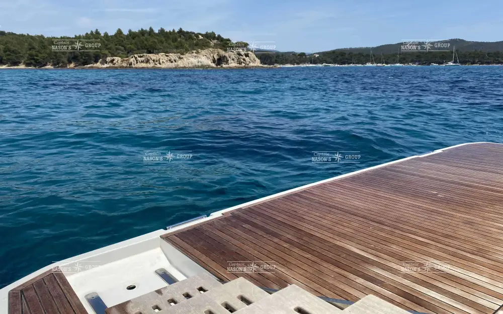 slider 12 Jeanneau Prestige 630 Fly
