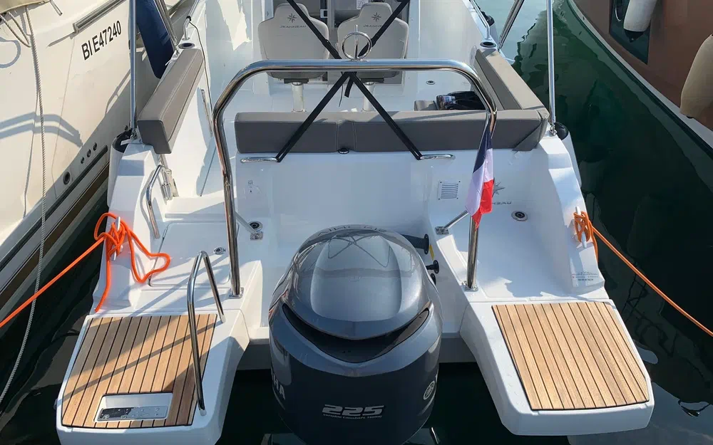 slider 1 Jeanneau Cap Camarat 7.5 CC