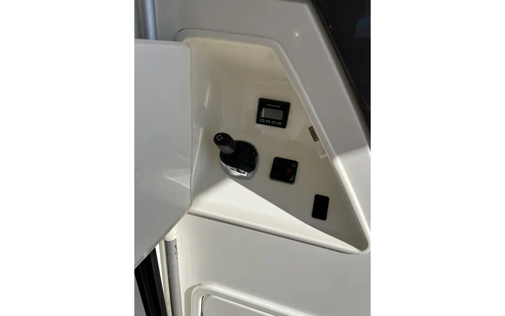 slider 9 Jeanneau Prestige 630