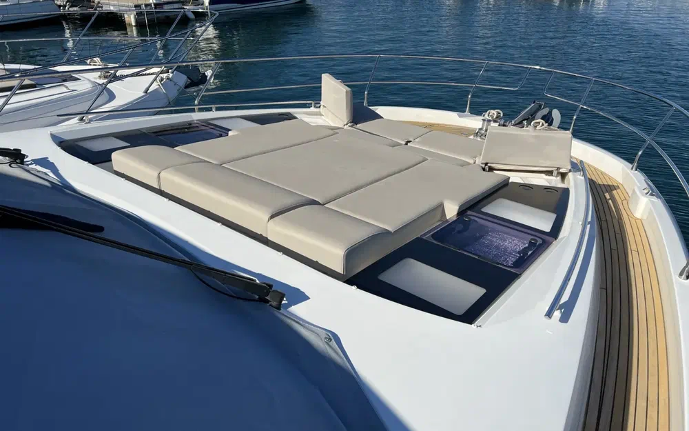 slider 10 Jeanneau Prestige 630