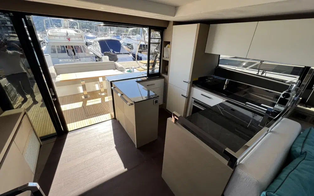 slider 13 Jeanneau Prestige 630