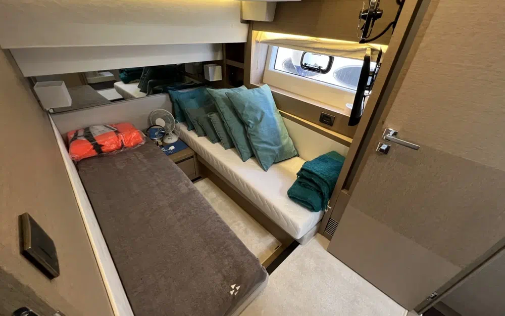 slider 23 Jeanneau Prestige 630