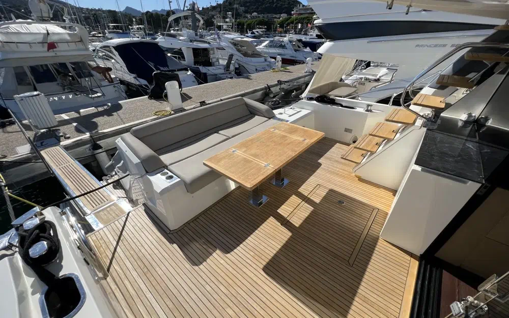 slider 4 Jeanneau Prestige 630