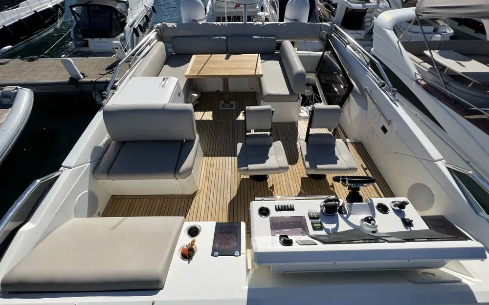 slider 6 Jeanneau Prestige 630