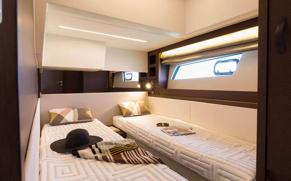 slider 9 Jeanneau Prestige 520