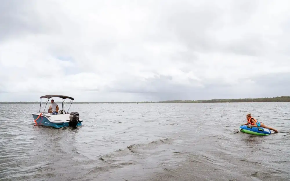 slider 8 Bayliner Element M15