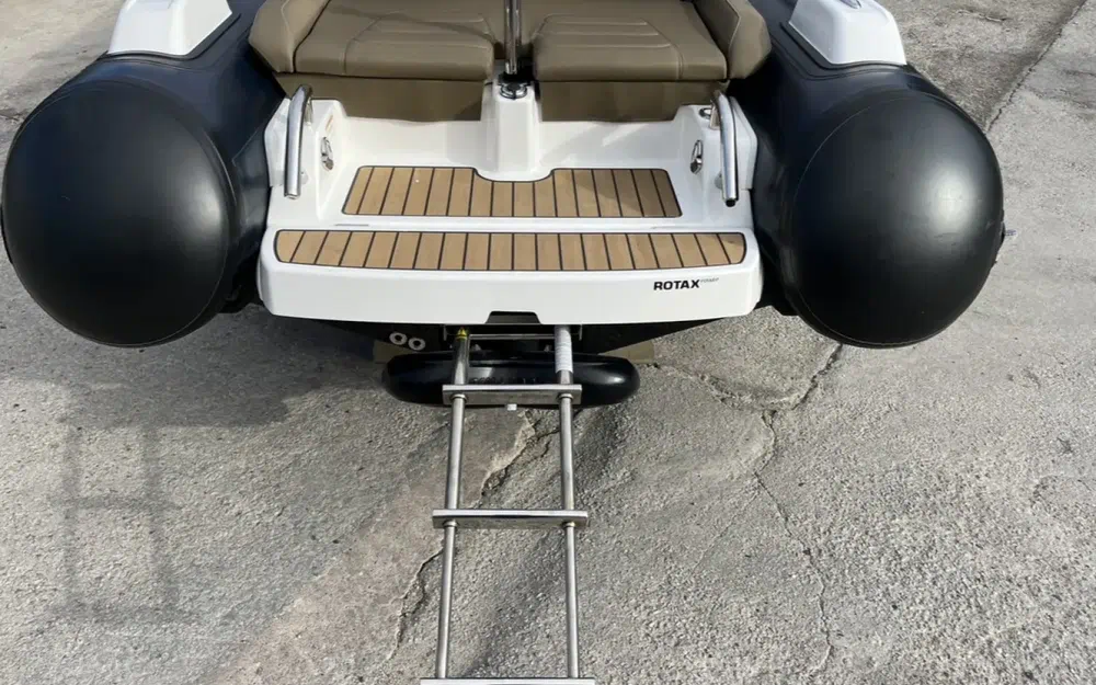 slider 2 Williams Performance Tenders Sportjet 435