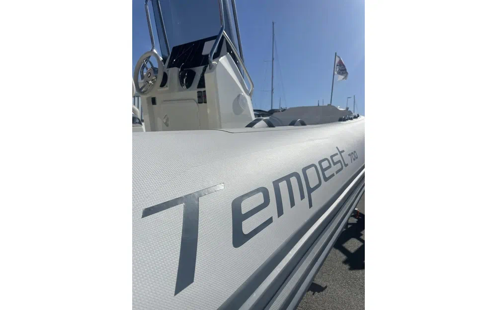 slider 1 Capelli Tempest 700