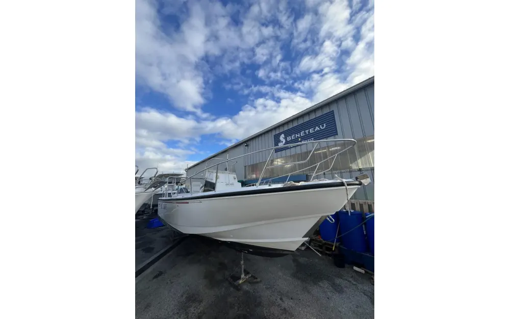 Boston WhalerBoston Whaler 24 Outrage
