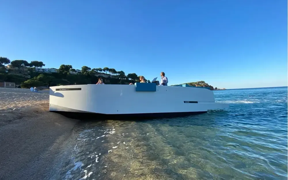 De Antonio YachtsD28 Deck