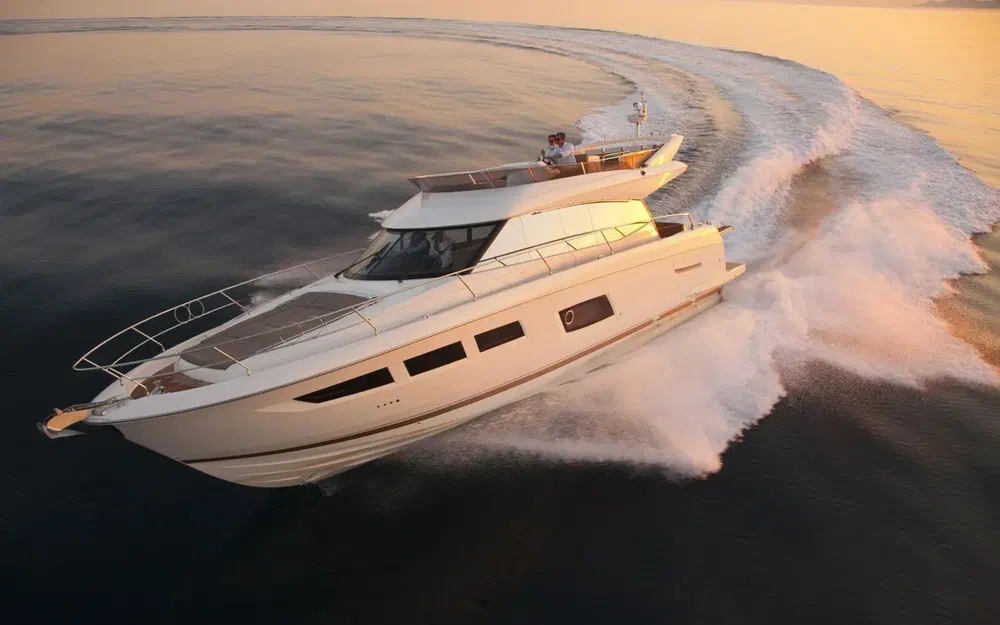 slider 0 Prestige Yachts 550 Fly