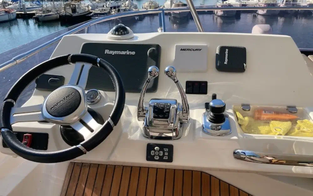 slider 9 Prestige Yachts 550 Fly