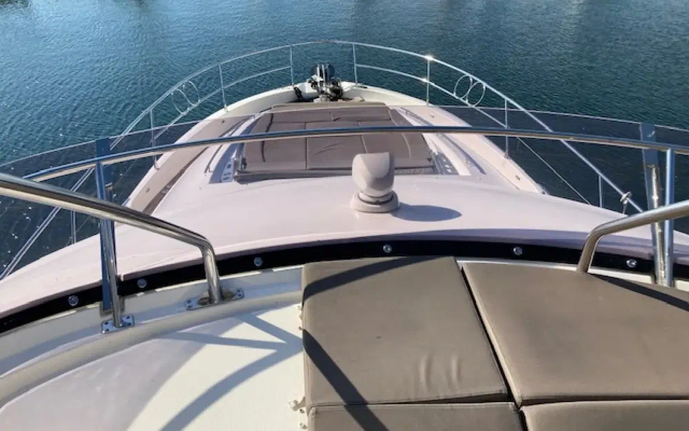 slider 10 Prestige Yachts 550 Fly