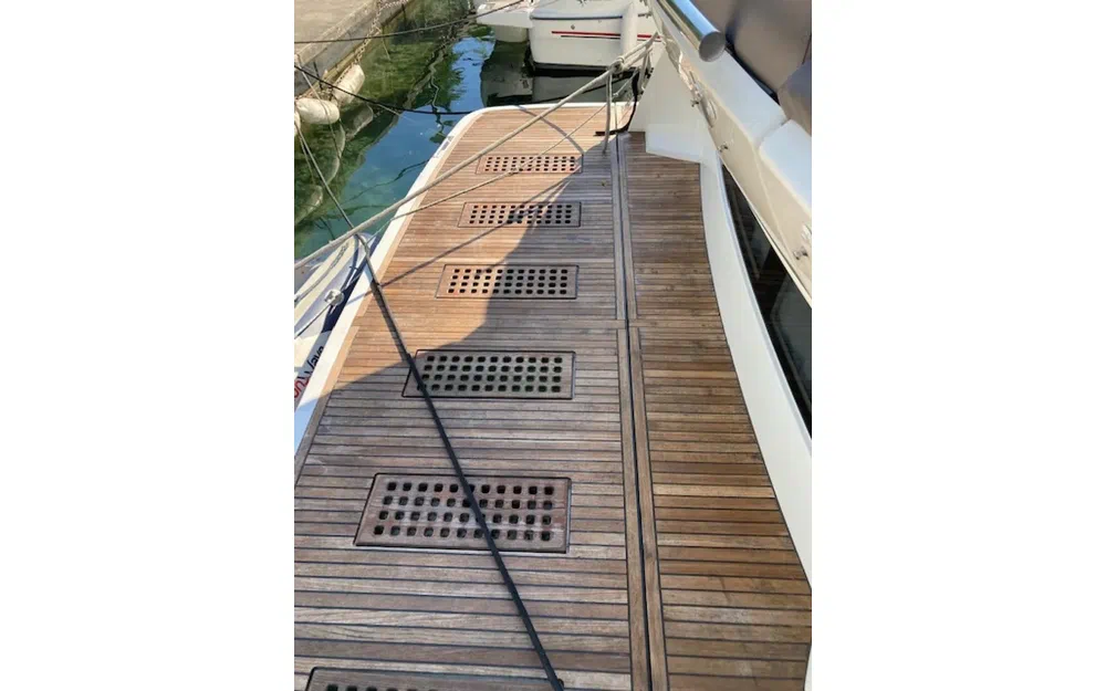 slider 11 Prestige Yachts 550 Fly