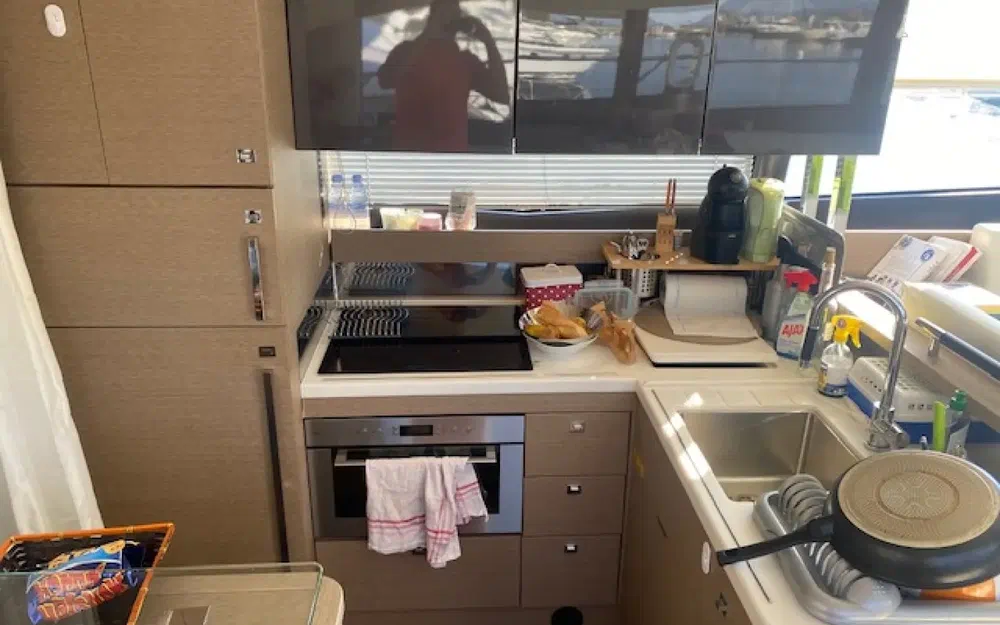 slider 12 Prestige Yachts 550 Fly