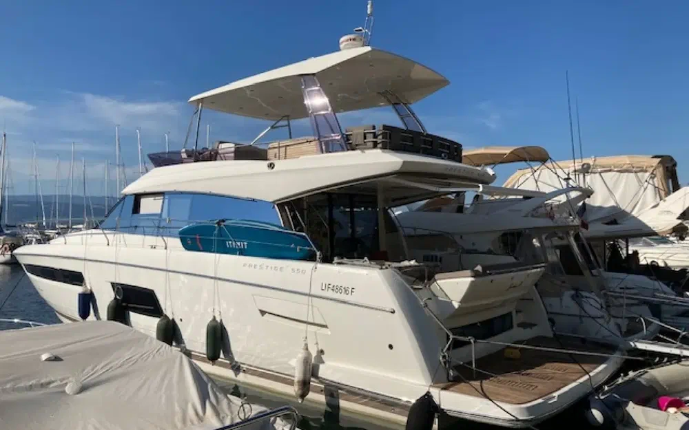 slider 2 Prestige Yachts 550 Fly