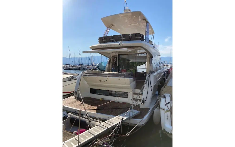 slider 4 Prestige Yachts 550 Fly