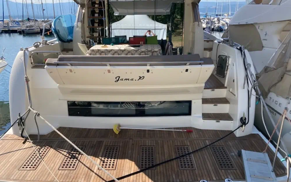 slider 5 Prestige Yachts 550 Fly