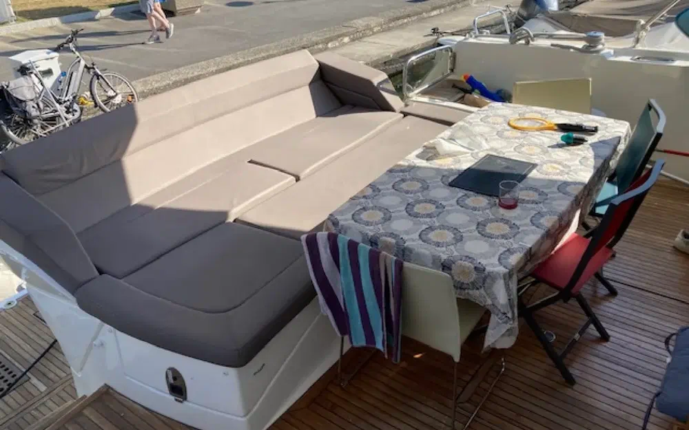 slider 7 Prestige Yachts 550 Fly
