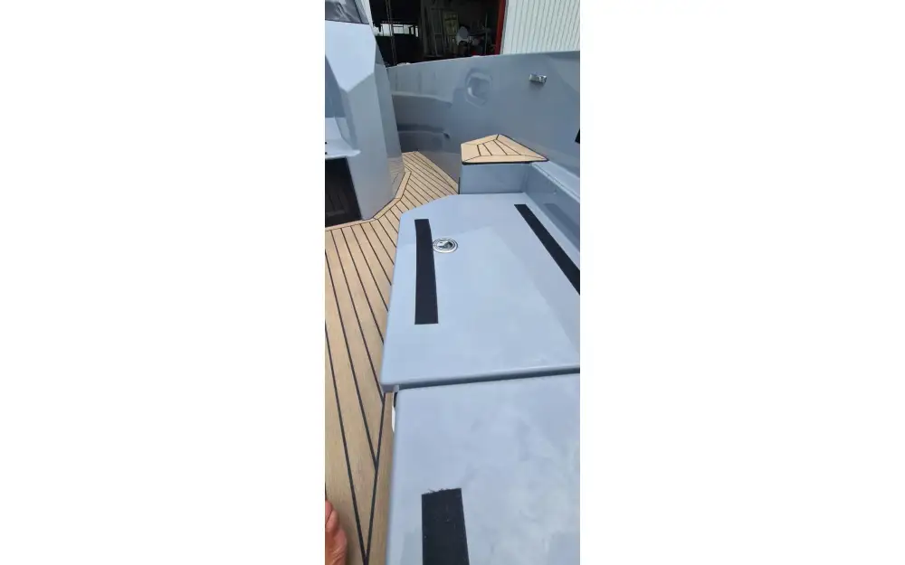 slider 11 Rand Boats Escape 30