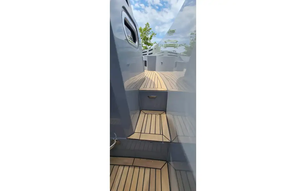 slider 33 Rand Boats Escape 30