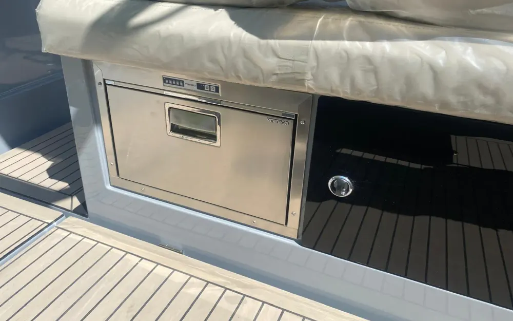 slider 6 Rand Boats Roamer 29